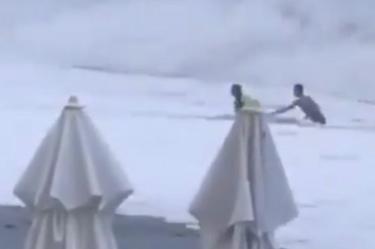 Mujer 'tragada' por el mar.