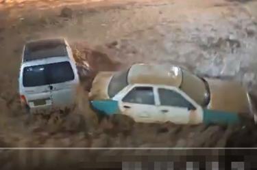 Inundaciones en Tlapa, Guerrero, causan el arrastre de vehículos y la desaparición de cuatro personas