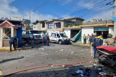 Explosión de camioneta con pirotecnia en Tepetlixpa.