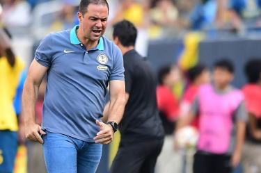 André Jardine durante partido de América en Estados Unidos.