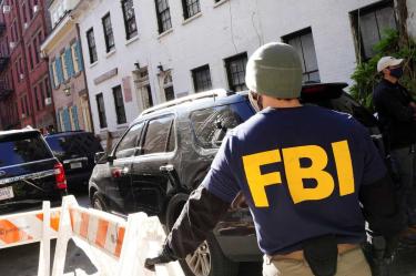 Agentes del FBI en operación. (Reuters)