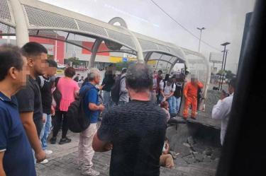 Socavón en Transmetro de Monterrey; hay dos heridos