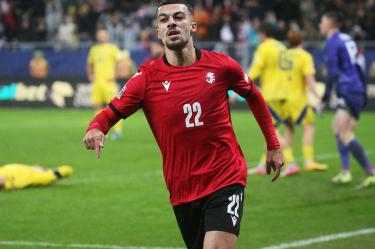 Georges Mikautadze celebrando un gol con Georgia.