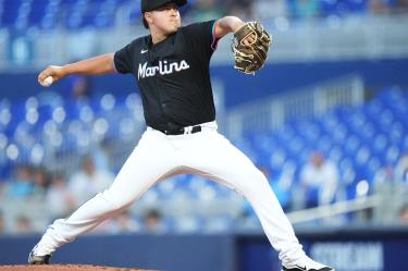Bellozo ingresó en el séptimo rollo cuando Marlins estaba abajo por una anotación.
