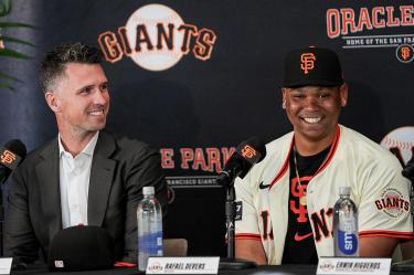 Devers bateaba para .272 con 15 cuadrangulares y 58 carreras impulsadas en 72 juegos.