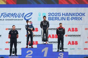 Mitch Evans en lo más alto del podio del EPrix de Berlín (Fórmula E)