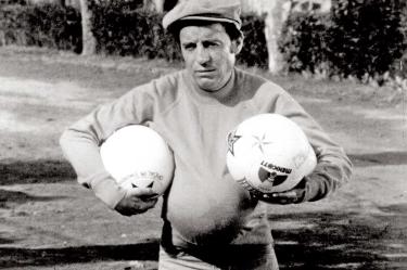 Roberto Gómez Bolaños caracterizado como El Chanfle.