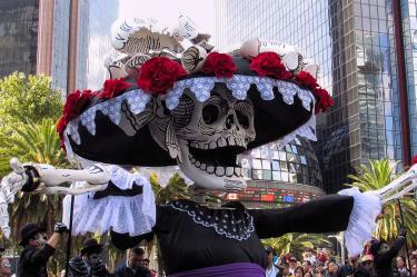 Catrina gigante para desfile de Día de Muertos en CDMX