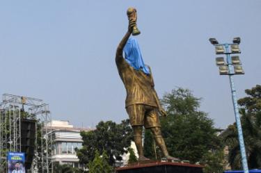 Estatua de Messi en Calcuta. Foto: AFP