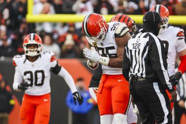 Myles Garrett rompió el récord de T.J Watt.