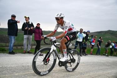 El bajacaliforniano Isaac Del Toro mejoró la posición 33 que tuvo hace un año en la clásica Strade Bianche.