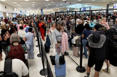 El Congreso de Estados Unidos sigue sin acuerdo para resolver la crisis en aeropuertos; usuarios terminan afectados.