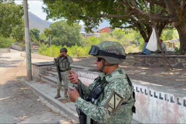 En la zona no hay patrullajes de la policía estatal, con la única excepción de un destacamento militar apostado en la entrada de la sierra.