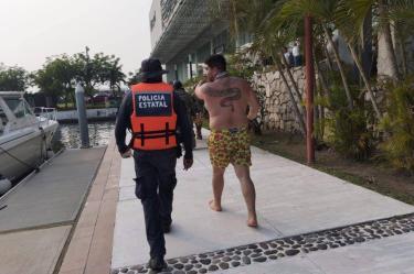 El legislador intentó deslindarse del suceso mediante videos en redes sociales asegurando que solo "pasaba por ahí".
