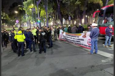 Cerrado por transportistas el cruce de Paseo de la Reforma y Eje 2 Norte