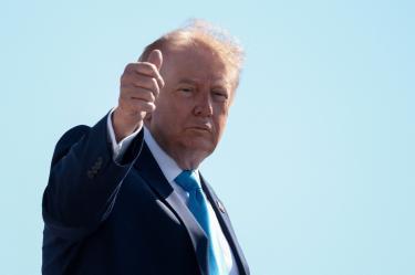 Donald Trump, presidente de Estados Unidos, reiteró sus amenazas contra Irán en medio de negociaciones diplomáticas mediadas por Pakistán, asegurando que Washington está preparado para retomar operaciones militares si no se alcanza un acuerdo de paz.