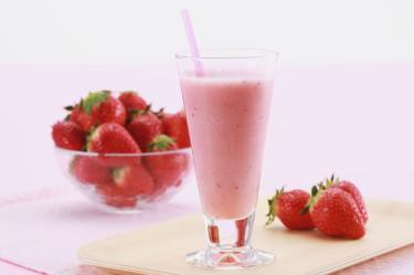 Licuado de granola con fresas para tener energía toda la mañana