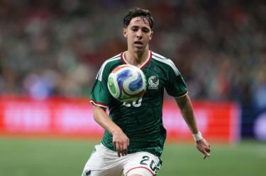Mateo Chávez, defensa de la Selección Mexicana, ya entrena en las instalaciones del CAR para la serie de amistosos rumbo al Mundial 2026.