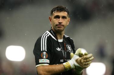 Emiliano Martínez fue parte del éxito este miércoles del Aston Villa