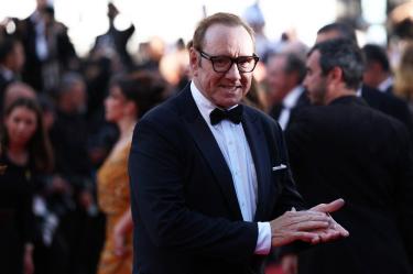 Kevin Spacey reapareció tras ser boicoteado en Hollywood.