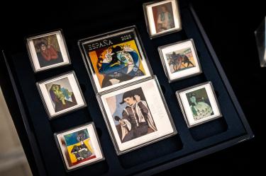 Colecciones de monedas Picasso Celebración exhibidas en el Museo Reina Sofía de Madrid el 28 de noviembre de 2023.