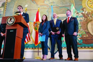 Todd Blanche estuvo acompañado por la senadora Ashley Moody; el subdirector adjunto del FBI, Christopher Gilbert Raia, y el fiscal federal del Distrito Sur de Florida, Jason A. Reding Quiñones.