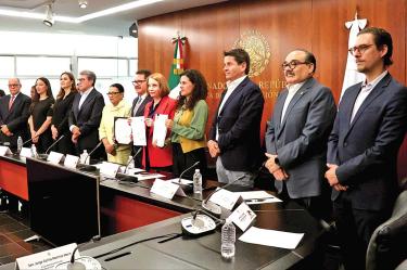 Legisladores, en una de las del Senado de la República.