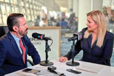 Pascal Beltrán del Río y María Eugenia Campos, durante entrevista para Imagen Radio.