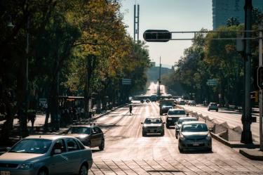 La alianza permite conectar la llegada aérea con la movilidad terrestre, ampliando la disponibilidad de vehículos para los usuarios, particularmente en momentos de alta demanda turística y corporativa.