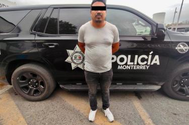 El sujeto fue identificado como Pedro “M”, de 38 años, quien fue capturado en el cruce de Juárez y Modesto Arreola, en el centro de la ciudad.