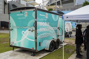 En los exteriores de todos los estadios mundialistas en México, Estados Unidos y Canadá habrá esta clase de carritos diseñados tecnológicamente para las personas con alguna clase de discapacidad visual, auditiva o cognitiva.