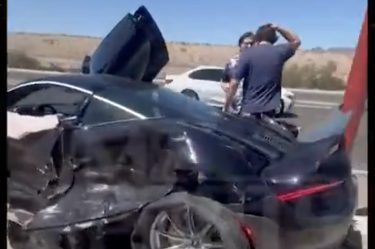 El McLaren de Bauer quedó dañado de la parte trasera.