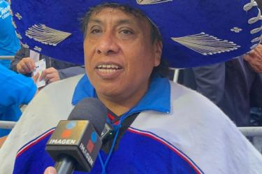 Don Enrique “Palencia” llegó al estadio Ciudad de los Deportes con su tradicional sombrero azul y el recuerdo de su padre, a quien visitó horas antes en el panteón para pedirle ayuda rumbo a la décima estrella de Cruz Azul.
