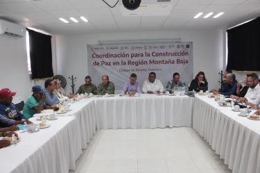 Previo al inicio de la mesa, se realizó la toma de protesta de las y los comisarios municipales, como parte de las acciones para fortalecer la representación comunitaria y la coordinación con las autoridades estatales y federales.