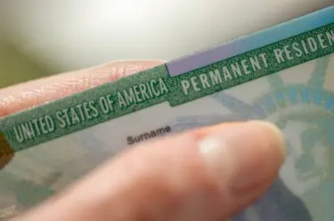 Cualquier persona que solicite la Green Card (residencia legal) tendrá que salir de los Estados Unidos y esperar la respuesta en su país de origen.