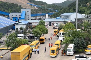 Equipos de rescate de la provincia de Shanxi trabajan en accidente en mina de carbón en China.