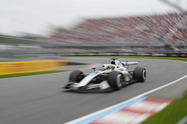 Sergio Pérez arrancará desde la parte trasera de la parrilla en Canadá.