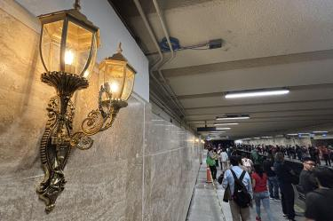 Trabajadores consultados en el sitio indicaron que los candelabros son primordialmente decoración