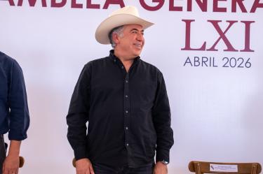 La FGR citó a declarar al senador de Morena Enrique Inzunza por cargos de narcotráfico; el legislador confirmó que acudirá sin fuero ni representantes.