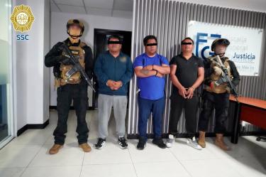 Los policías de la SSC detuvieron a tres hombres de 31, 34 y 48 años de edad,