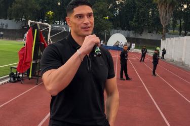 Samis Reyes, el único chileno que ha llegado a la NFL, estuvo presente en un partido de la LFA y habló sobre su transición del básquetbol al futbol americano profesional.