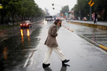 A pesar del bullicio de la ciudad, miles de personas tienden a sentirse solos.