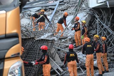 Responsables locales de la ciudad de Ángeles, informaron que recibieron un reporte por el derrumbe de un edificio de nueve pisos todavía en construcción.