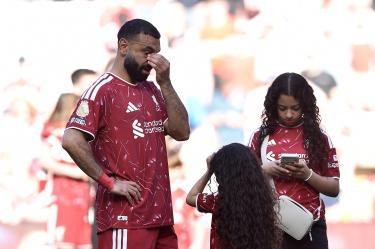 Mohamed Salah vivió una despedida cargada de emoción en Anfield tras disputar su último partido con el Liverpool.