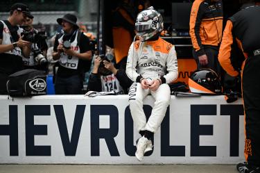 El mexicano sufrió en los reinicio de la carrera de este domingo