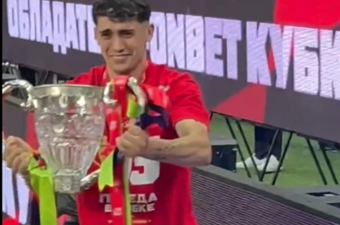 El momento en que el trofeo de Pablo Solari se rompió quedó grabado.