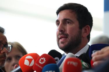 Enrique Riquelme abrió su oficina como candidato a la presidencia del Real Madrid