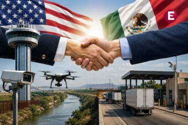 Representación del acuerdo entre Chihuahua y Texas con vigilancia fronteriza, drones, cámaras y camiones de carga en la frontera