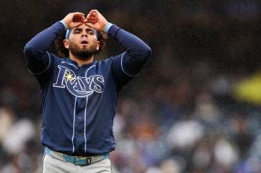 Jonathan Aranda volvió a desaparecer la pelota y se mantuvo como líder productor de la Liga Americana, aunque Tampa Bay cayó en un dramático juego de 13 entradas.