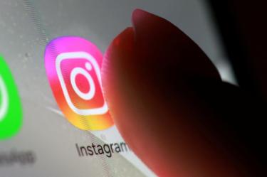 Padres y autoridades en Estados Unidos intensifican la presión sobre las redes sociales por sus efectos en jóvenes.